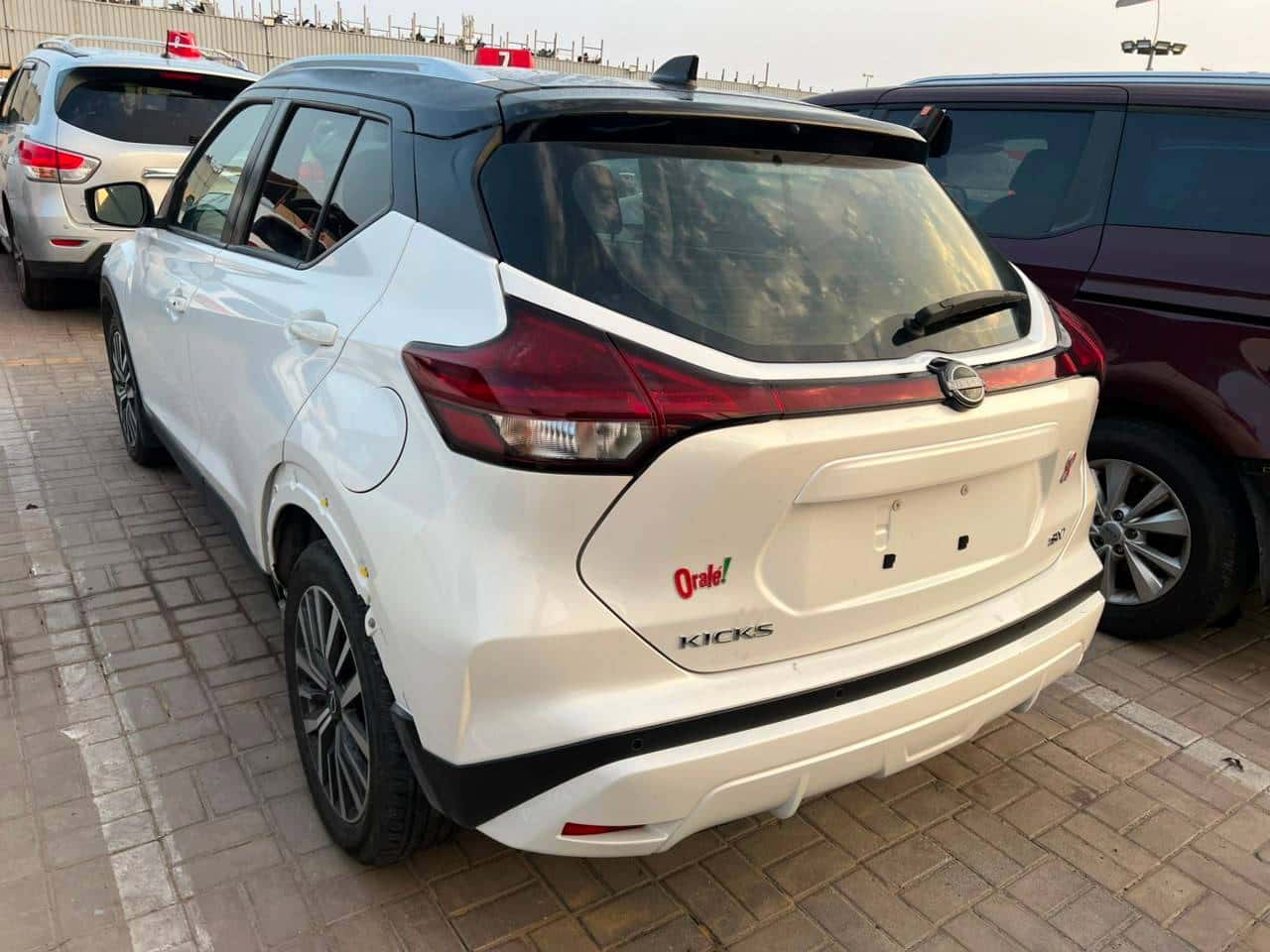 NISSAN KICKS 2023 thumbnail 1