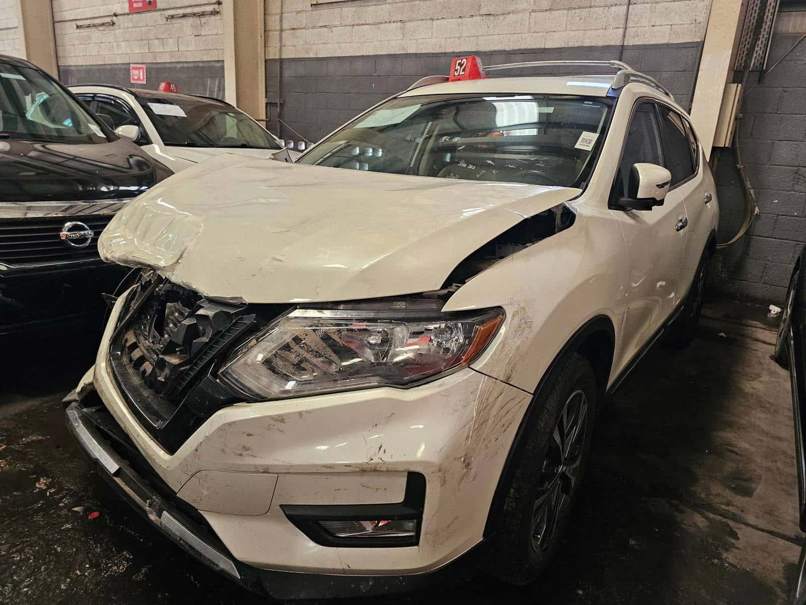 Nissan Rogue 2018 thumbnail 2