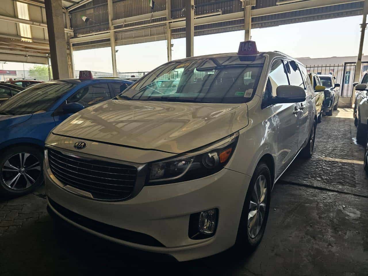 Kia Sedona 2016 thumbnail 1