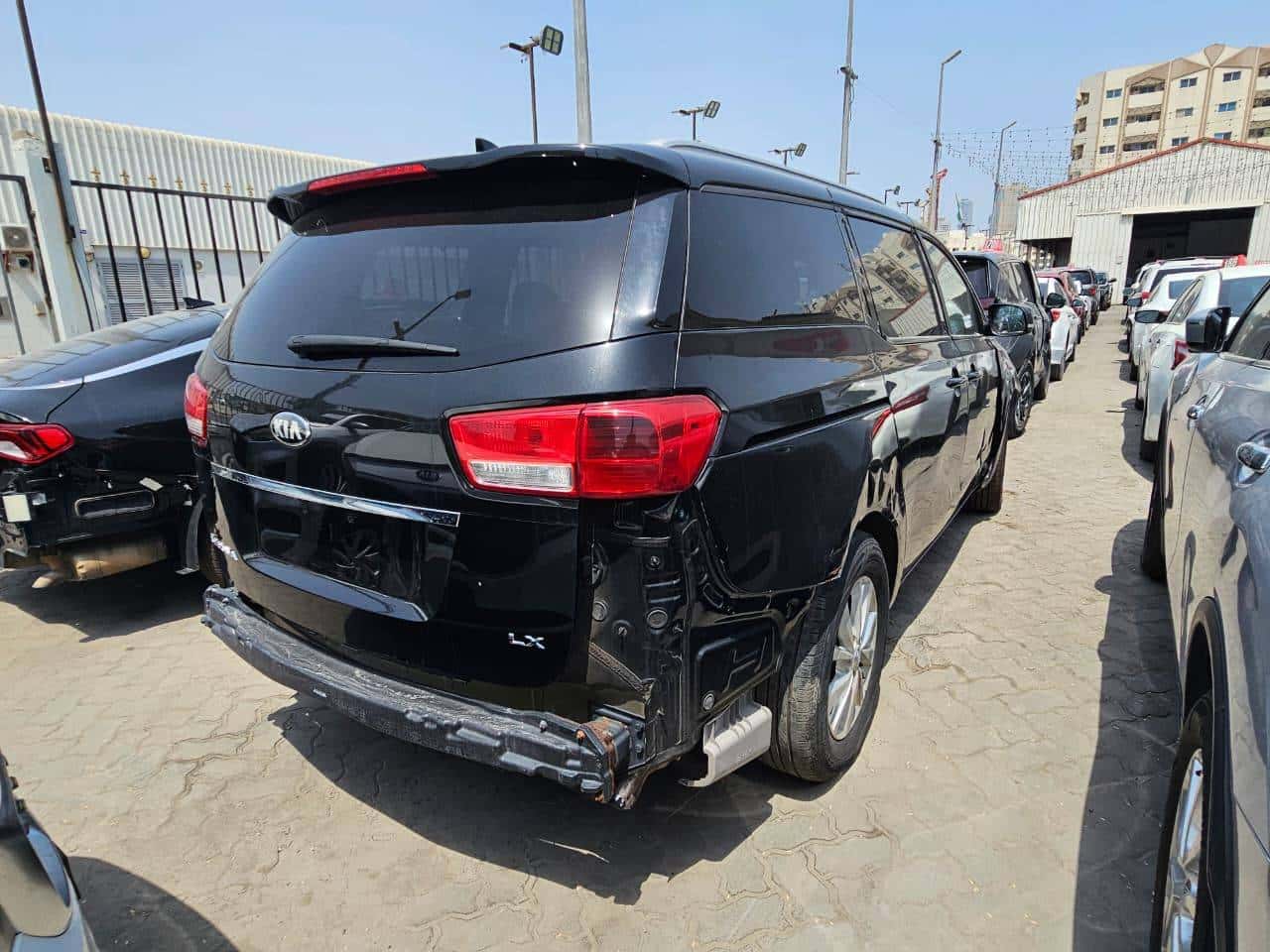 Kia Sedona 2017 thumbnail 1