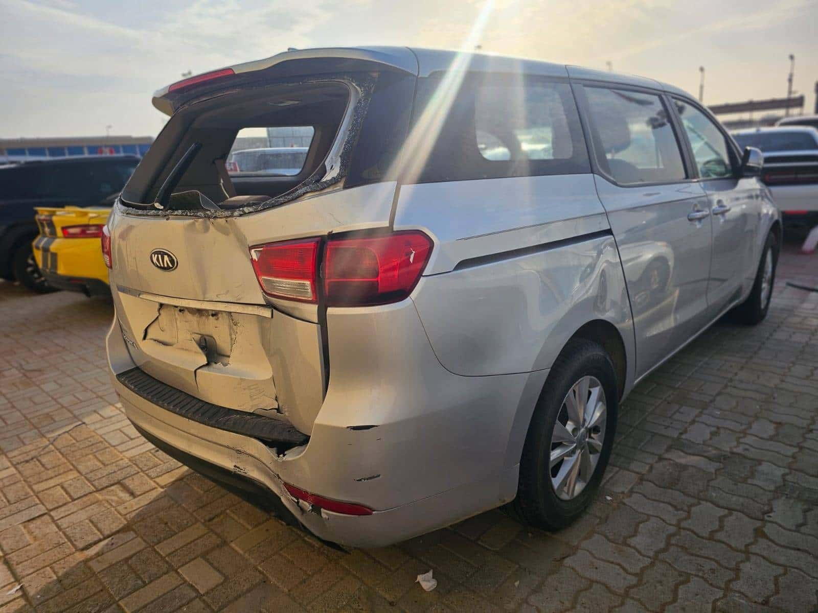 Kia Sedona 2016 thumbnail 6