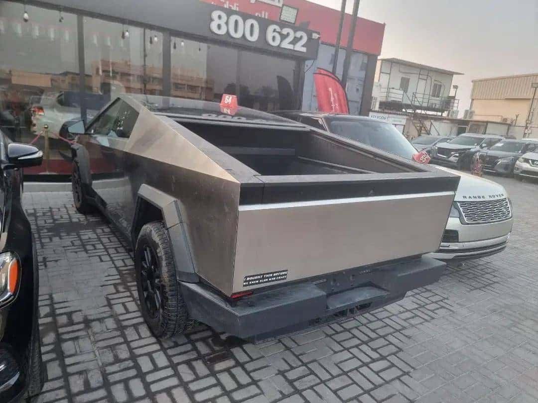 Tesla Cybertruck 2024 thumbnail 1