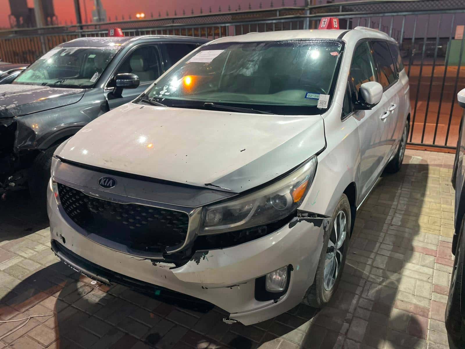 Kia Sedona 2015 thumbnail 1