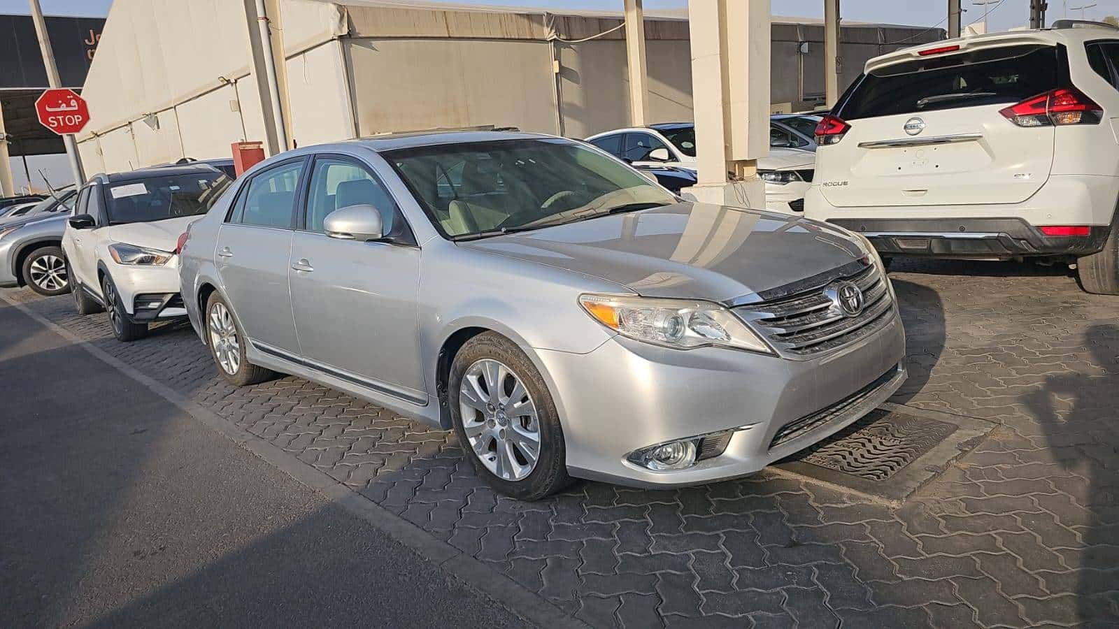 TOYOTA AVALON 2011 thumbnail 2