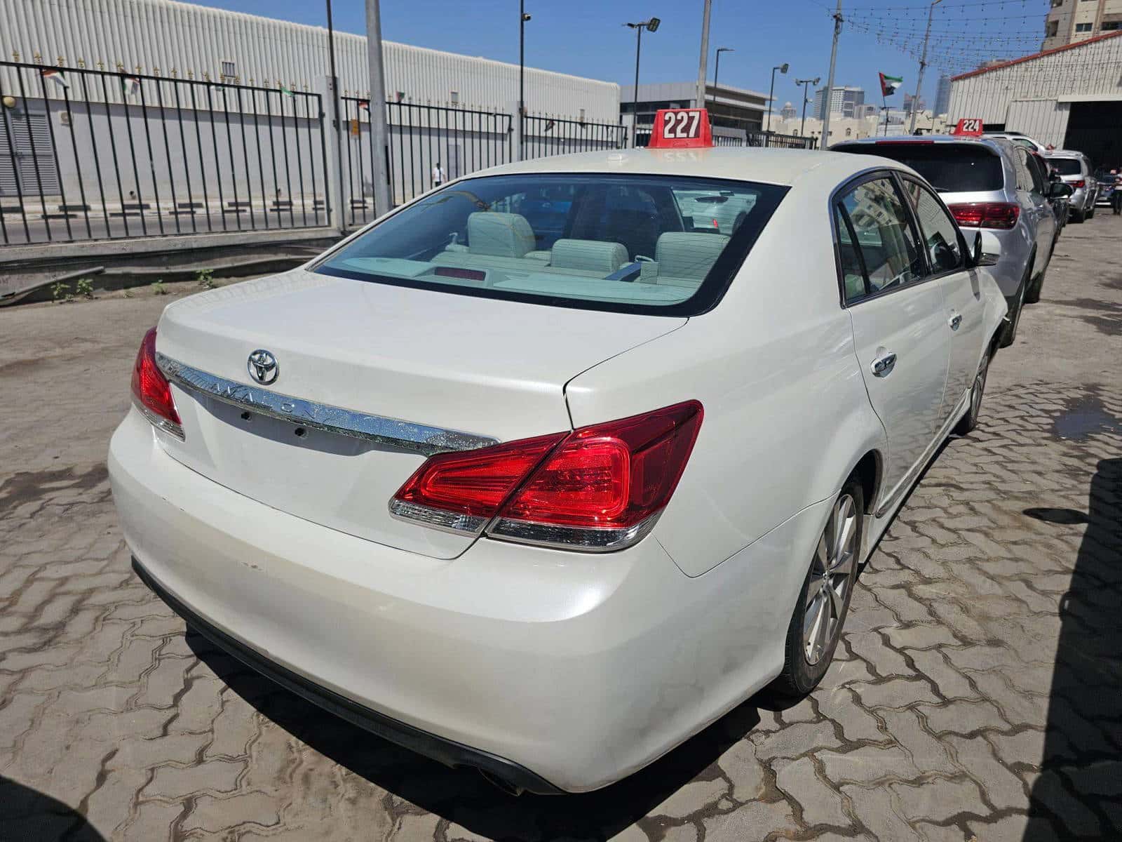 Toyota Avalon 2011 thumbnail 4