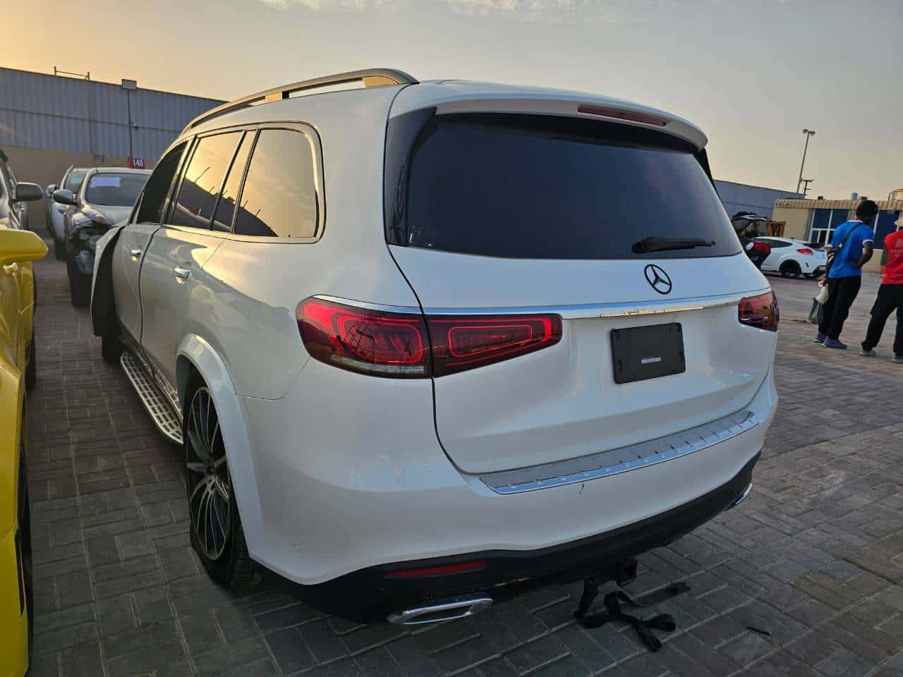 MERCEDES BENZ GLS 450 2023 thumbnail 5