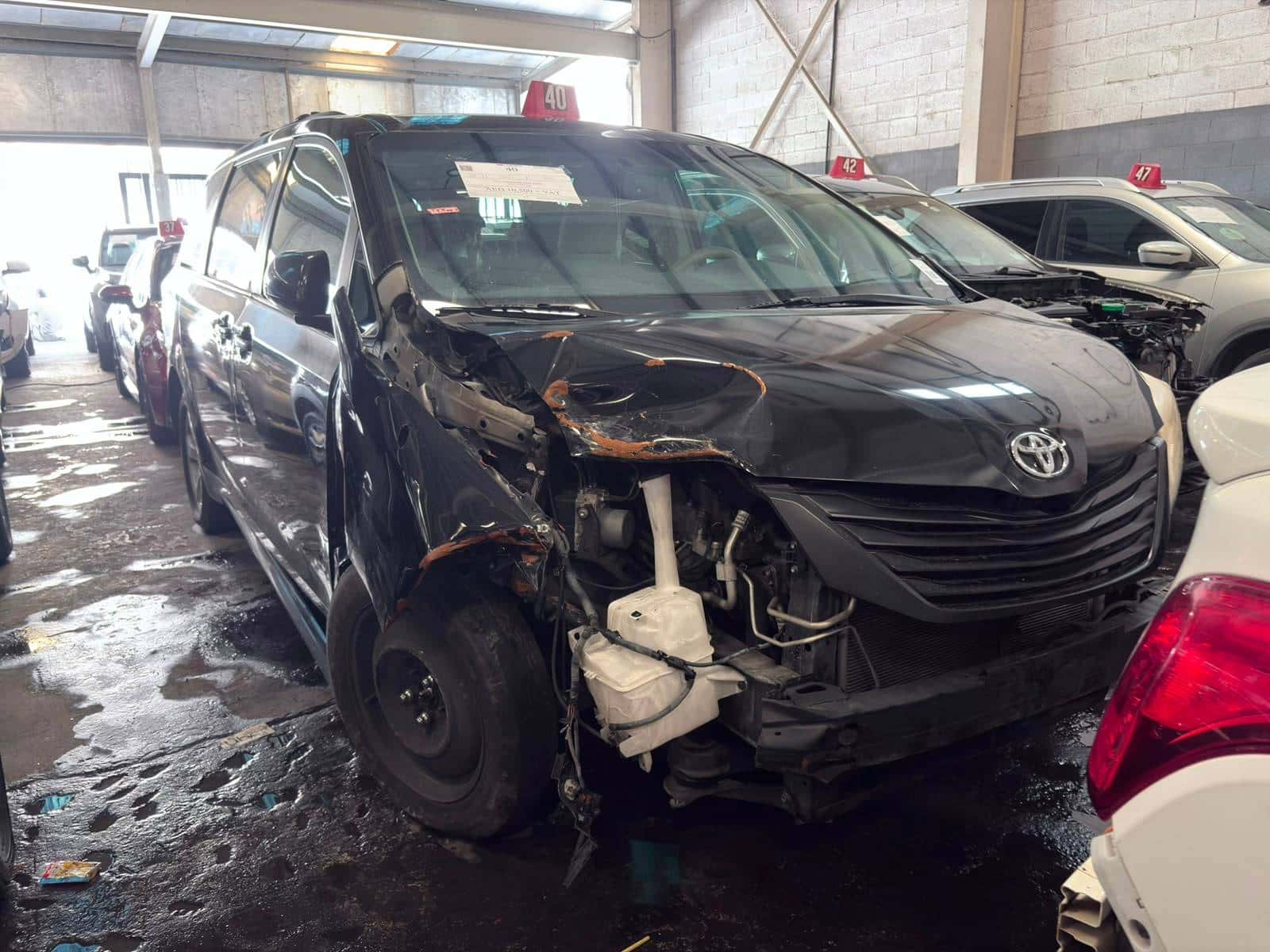TOYOTA SIENNA 2012 thumbnail 2