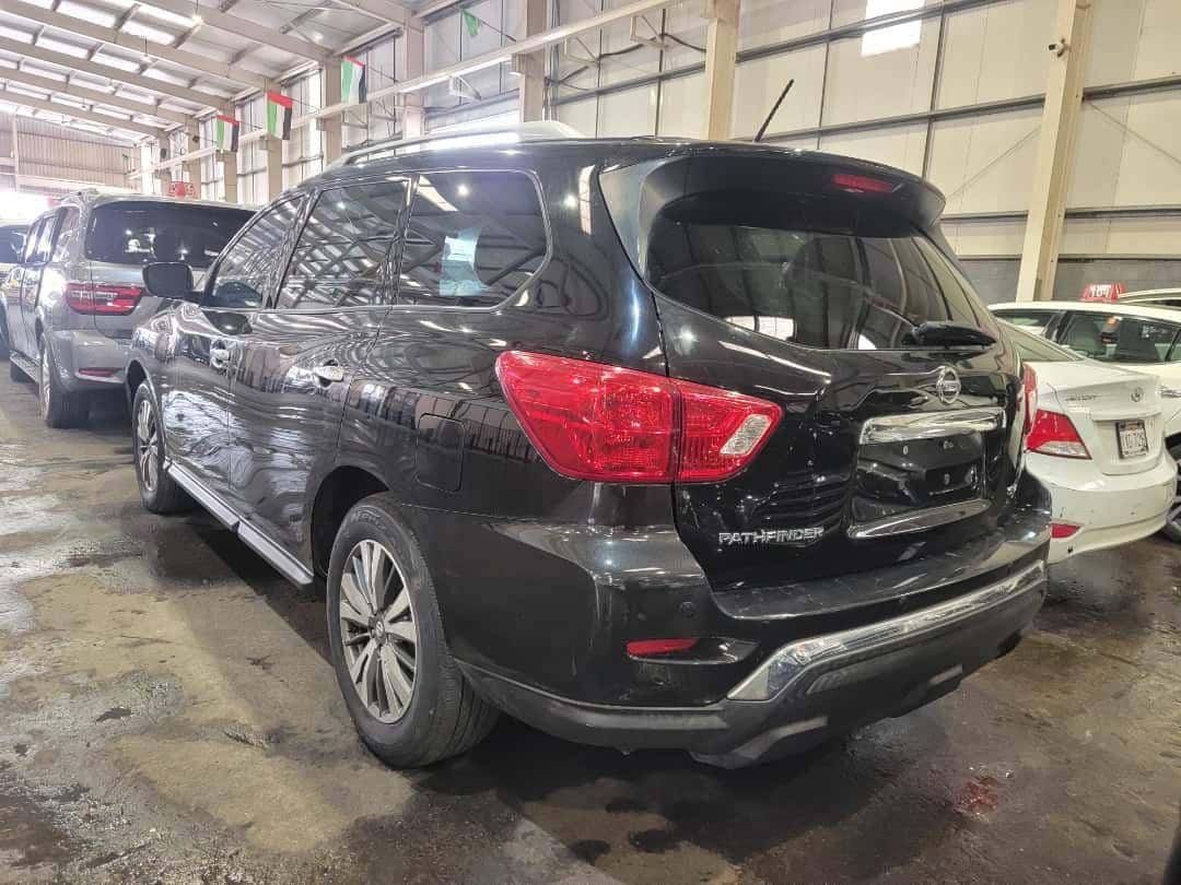 Nissan Pathfinder 2017 thumbnail 3