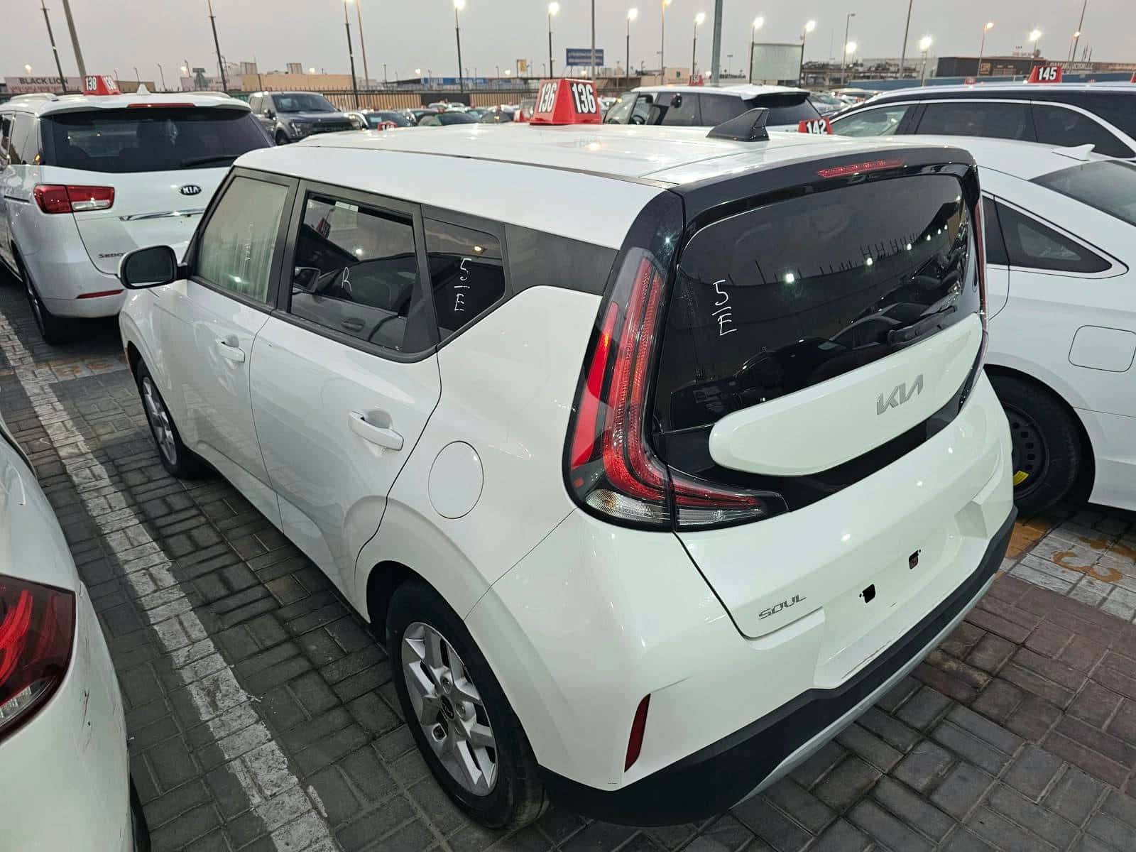 Kia Soul 2023 thumbnail 2