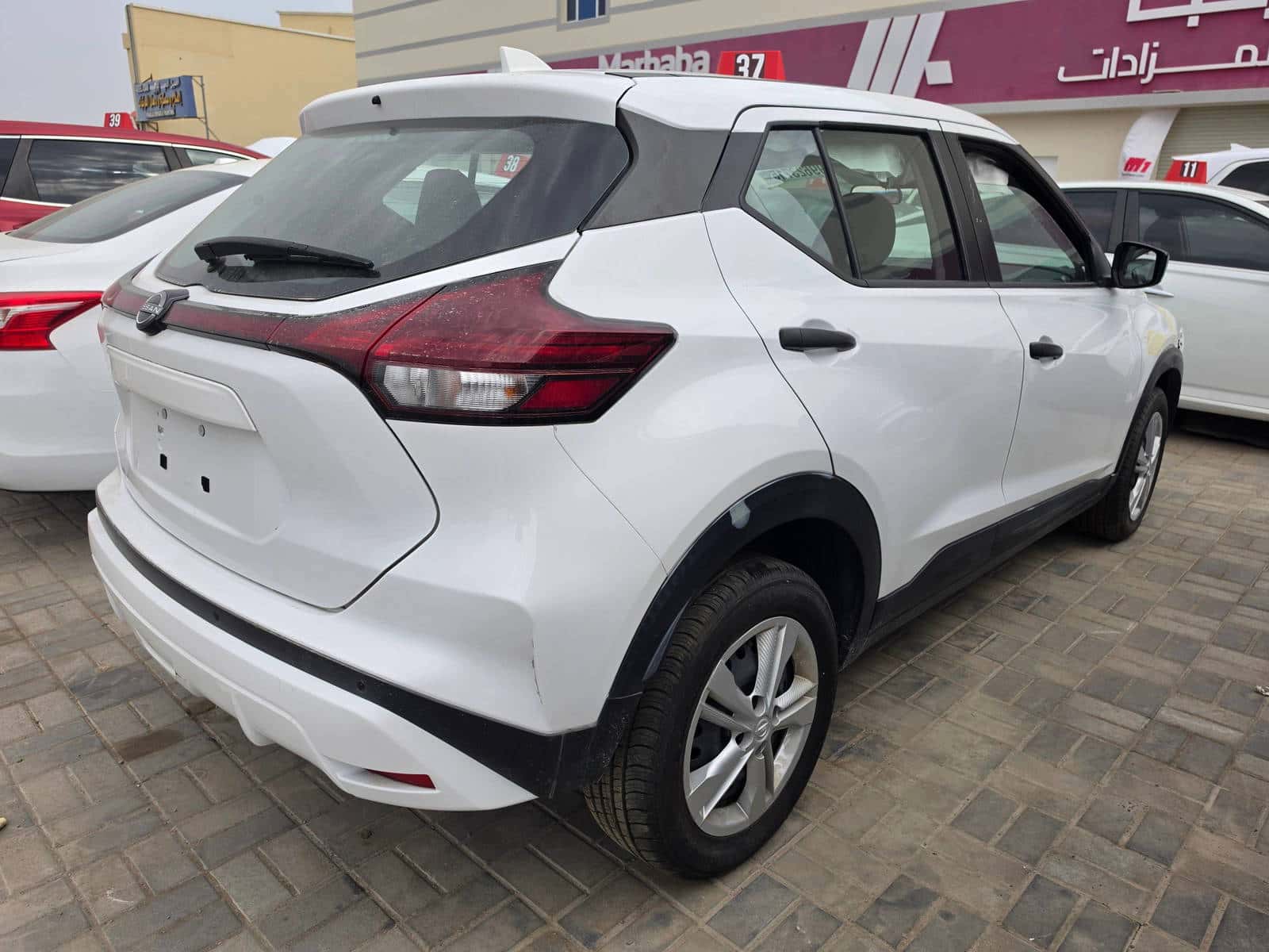 Nissan Kicks 2023 thumbnail 5
