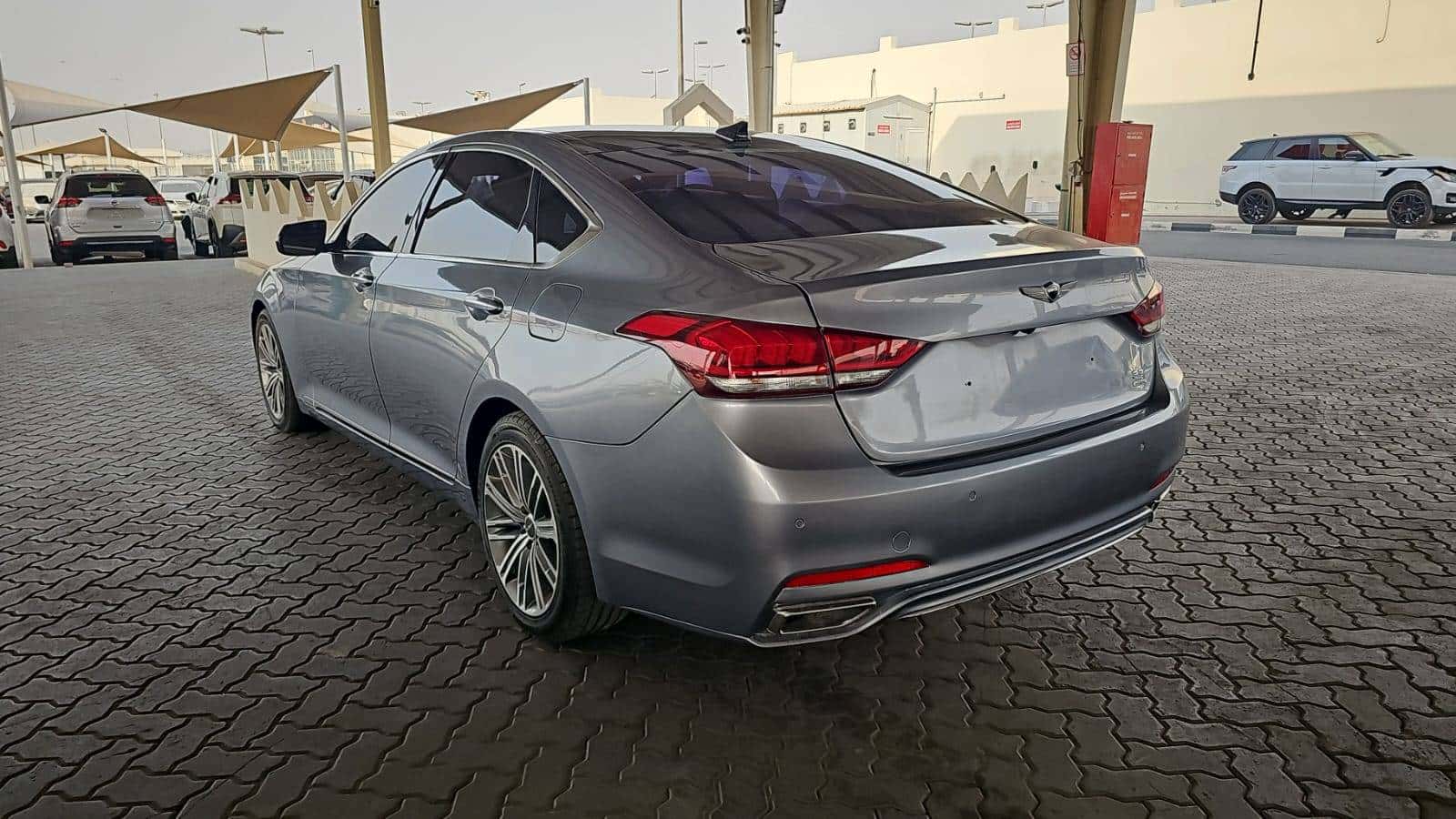 Genesis G80 2017 thumbnail 2