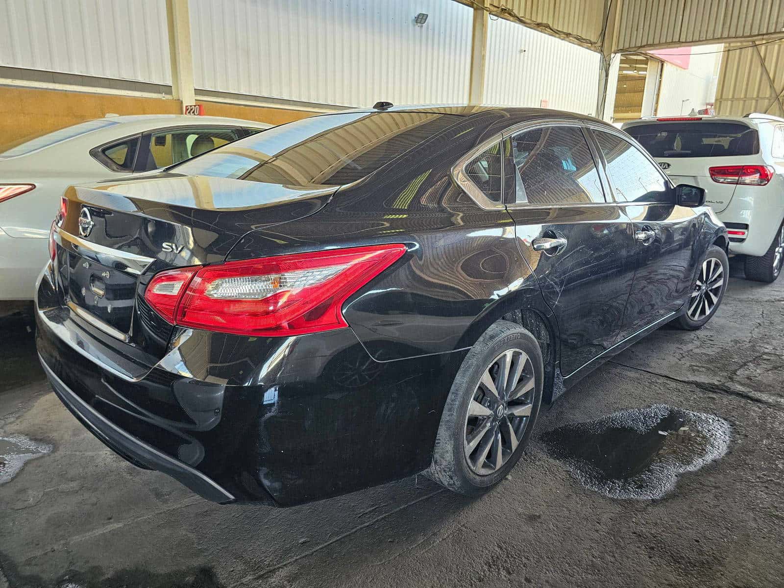 2017 Nissan Altima thumbnail 2