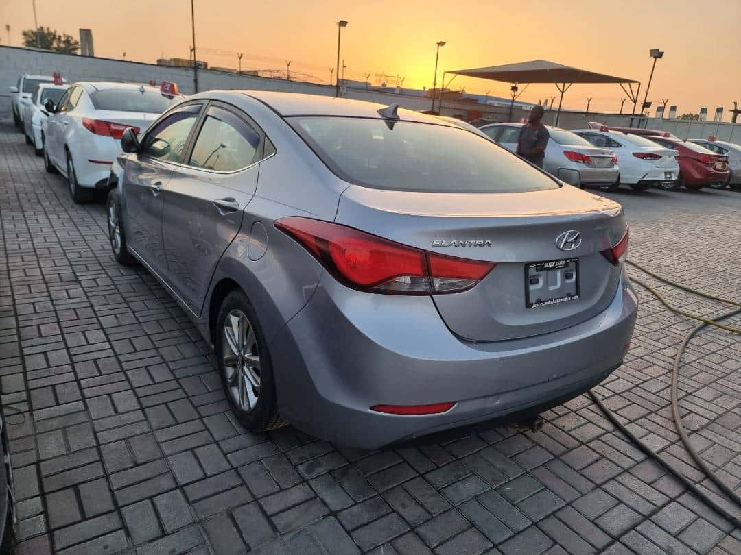 HYUNDAI ELANTRA - Exterior