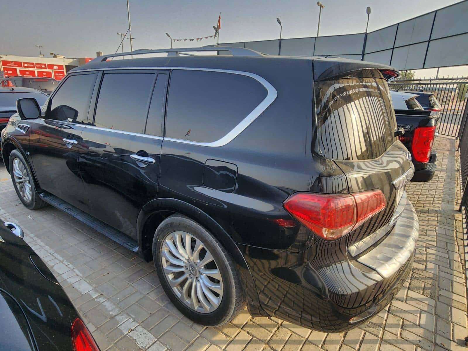 INFINITI QX80 2016 thumbnail 5