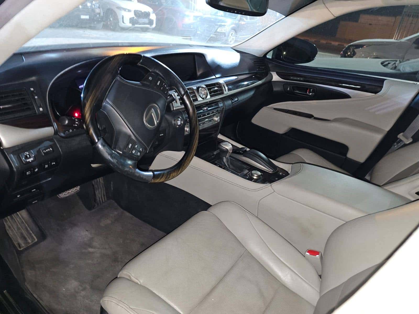 Lexus LS 460 2013 thumbnail 4