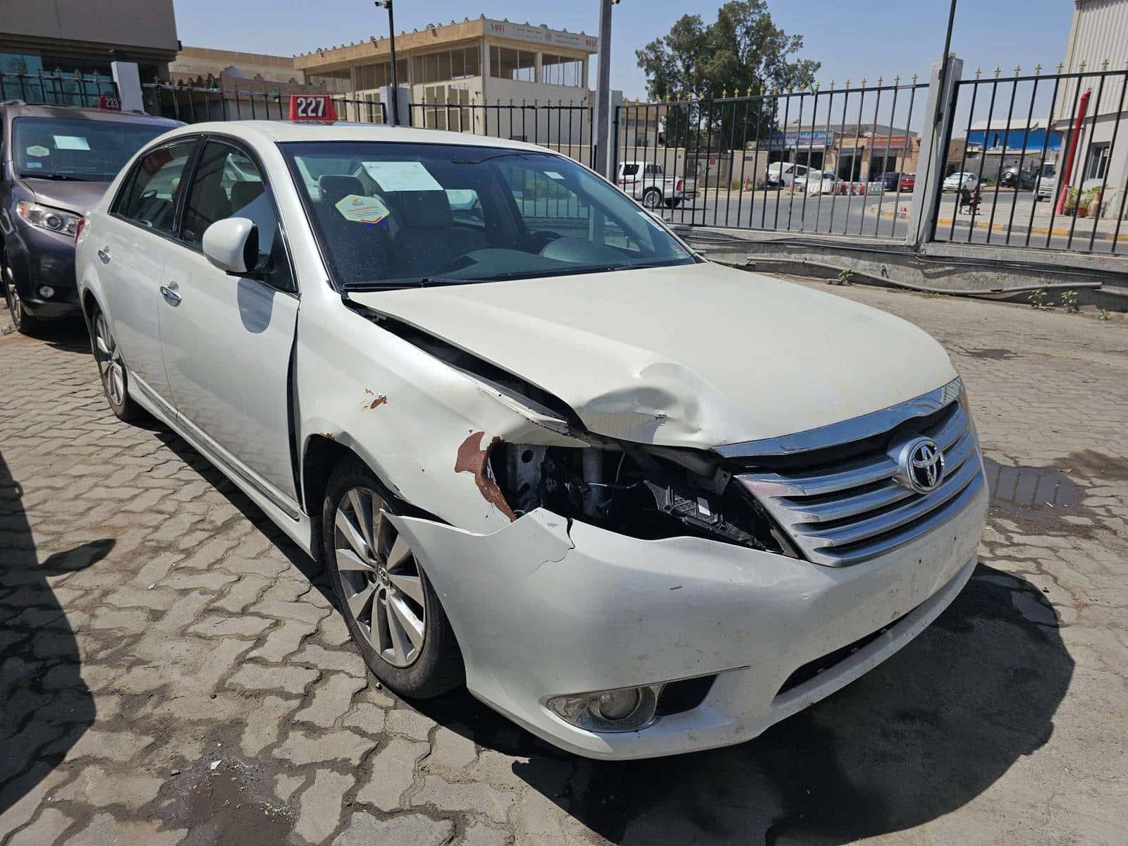 Toyota Avalon 2011 thumbnail 3
