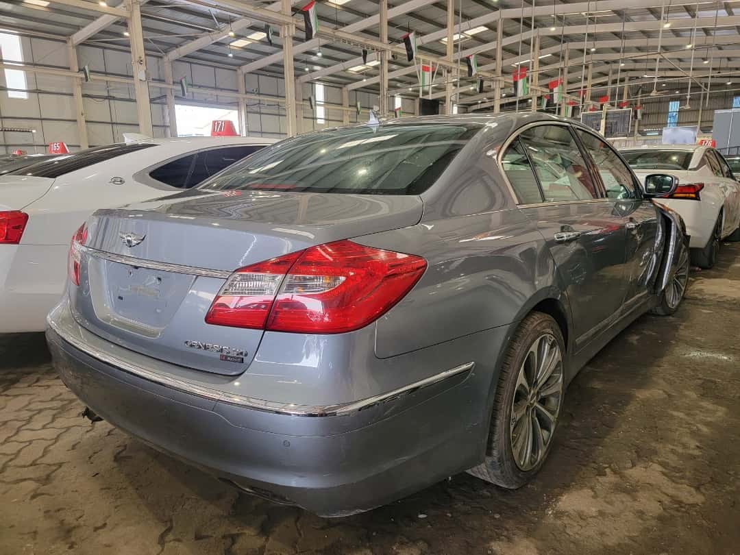 HYUNDAI GENESIS - Exterior