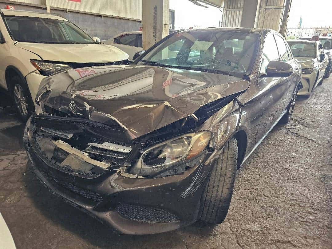 MERCEDES BENZ C300 - Exterior