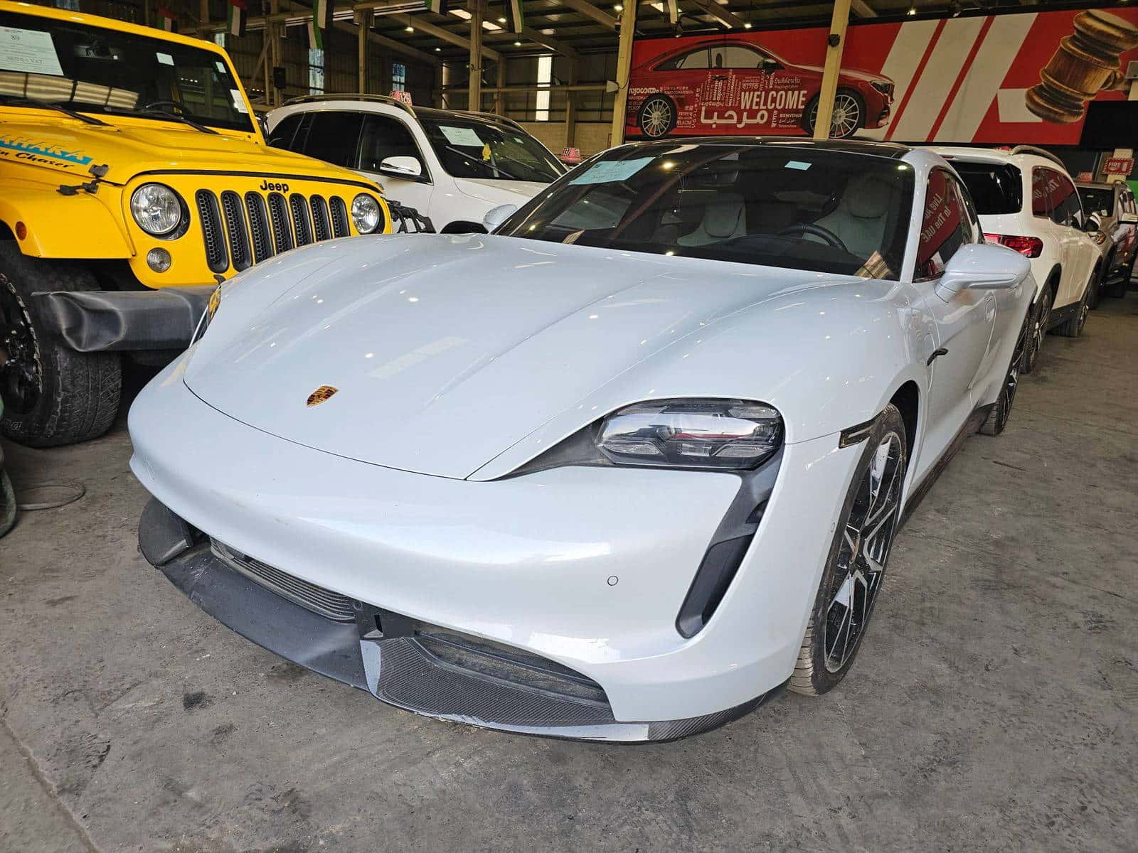 Porsche Taycan 2023 thumbnail 2