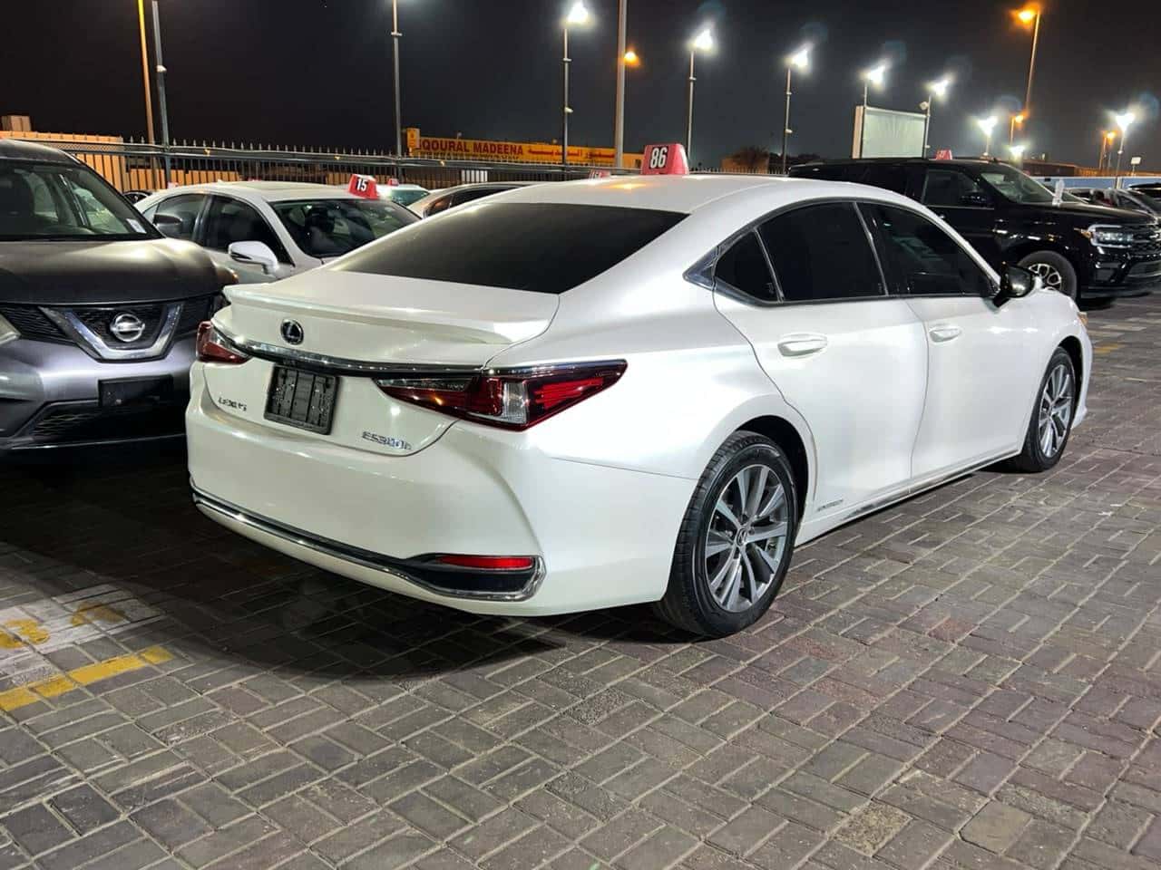 Lexus ES 300H 2019 thumbnail 6