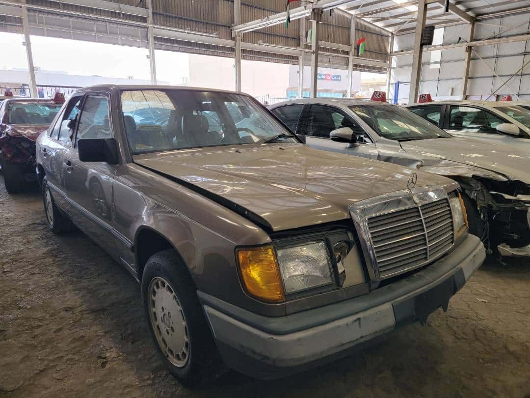 MERCEDES BENZ 260 - Exterior