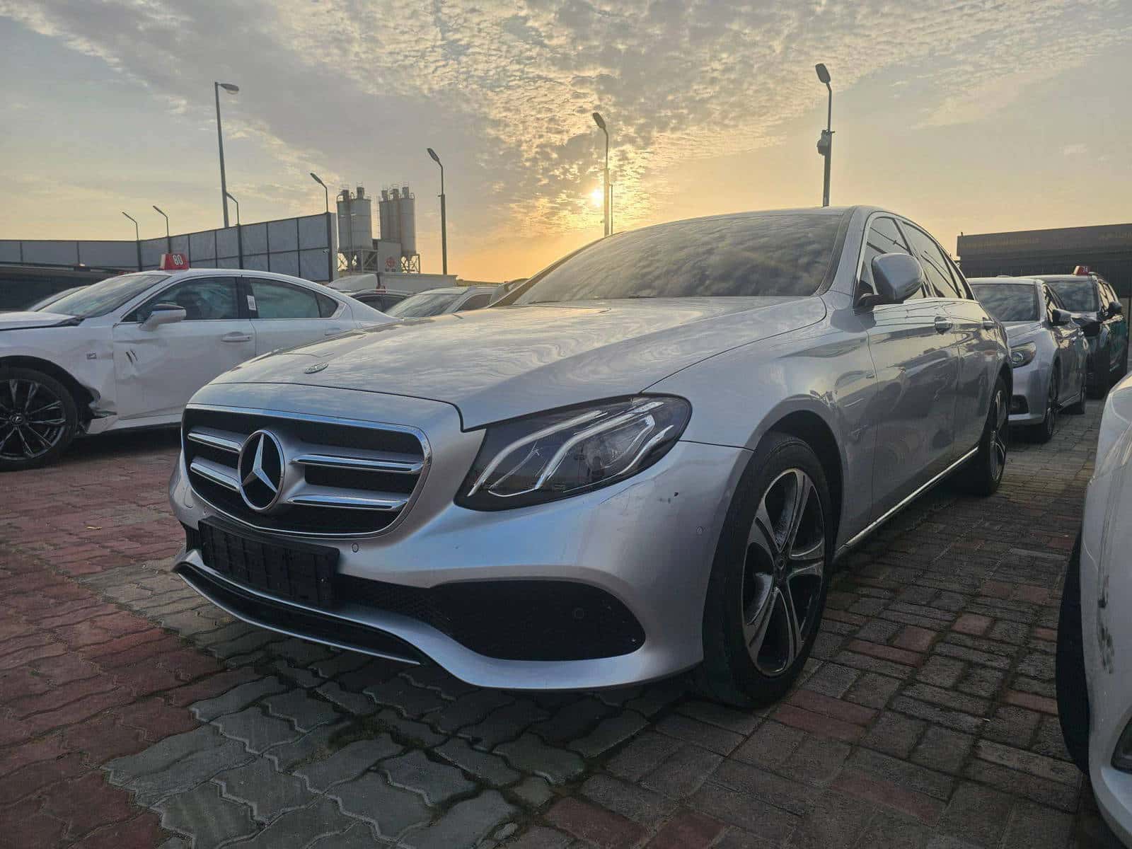 MERCEDES BENZ E-300 2019 thumbnail 3