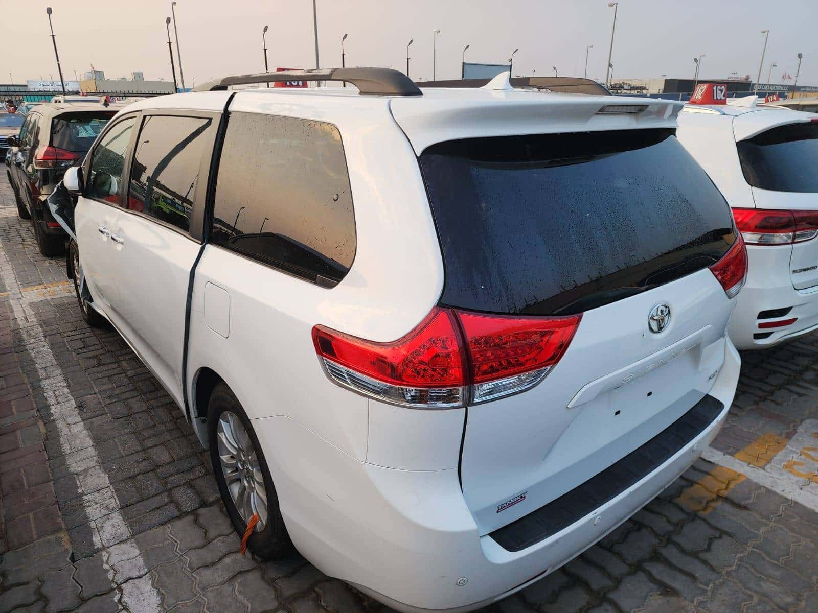 TOYOTA SIENNA 2011 thumbnail 7