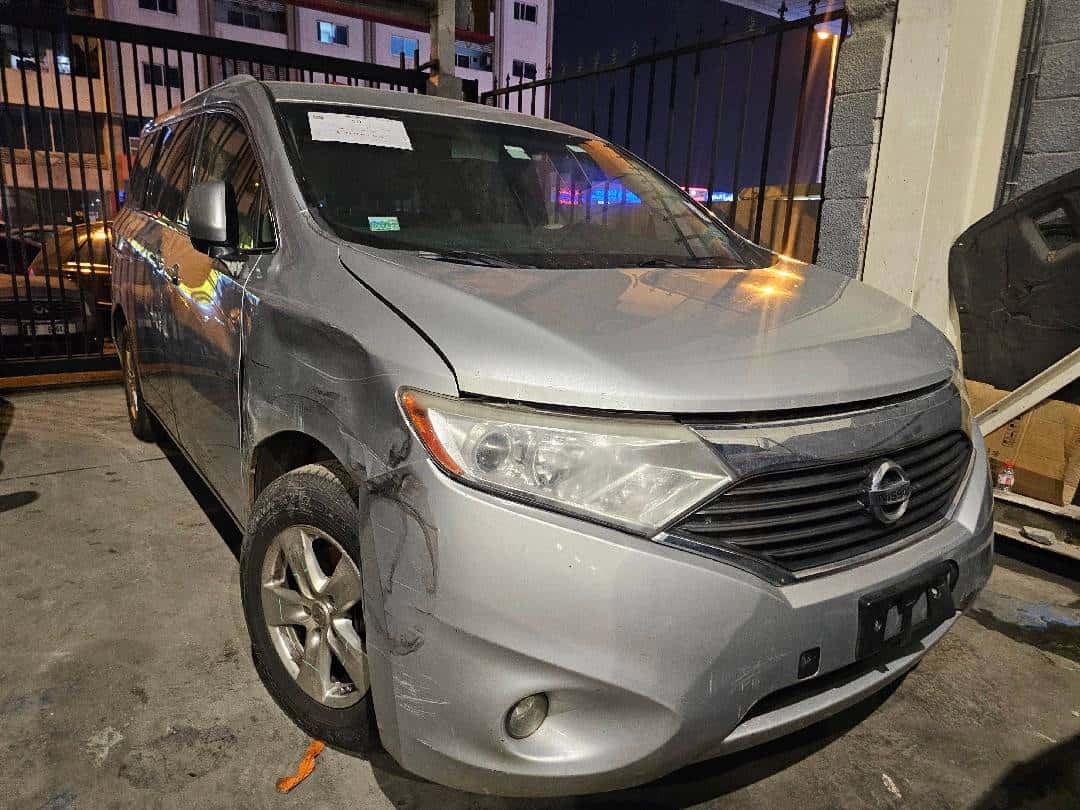 Nissan Quest 2016 thumbnail 1