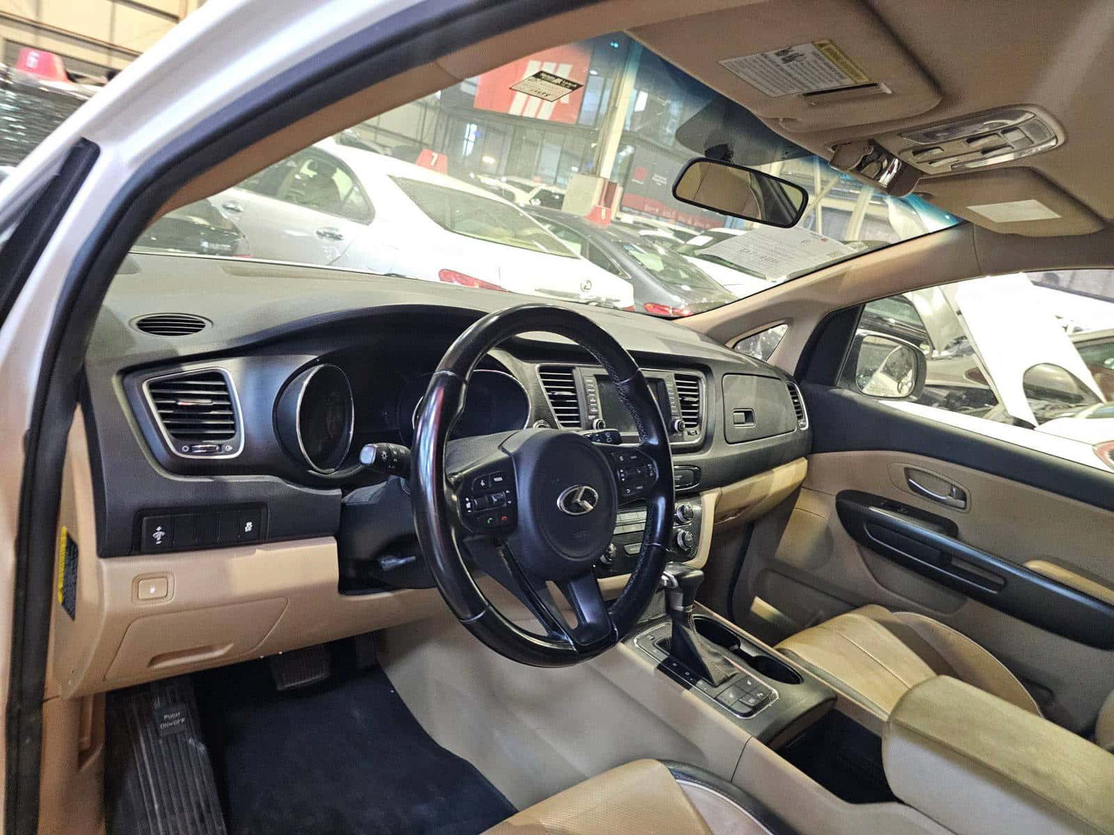 KIA SEDONA 2017 thumbnail 6