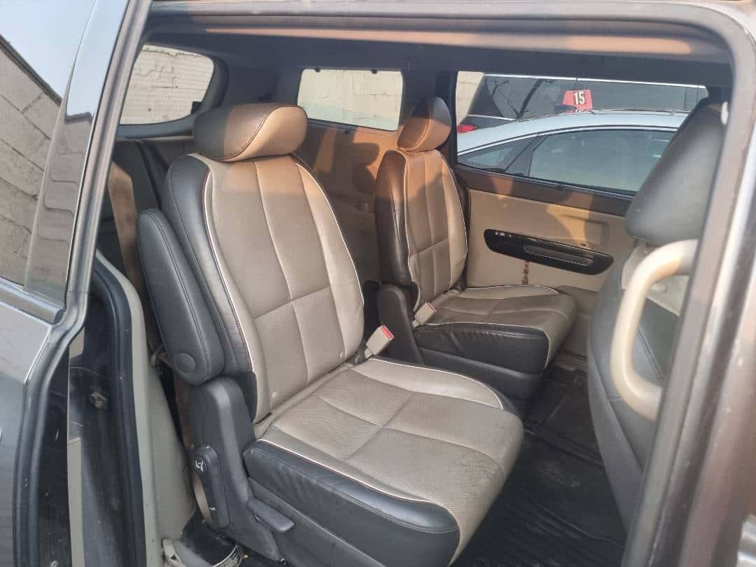 Kia Sedona 2017 thumbnail 6