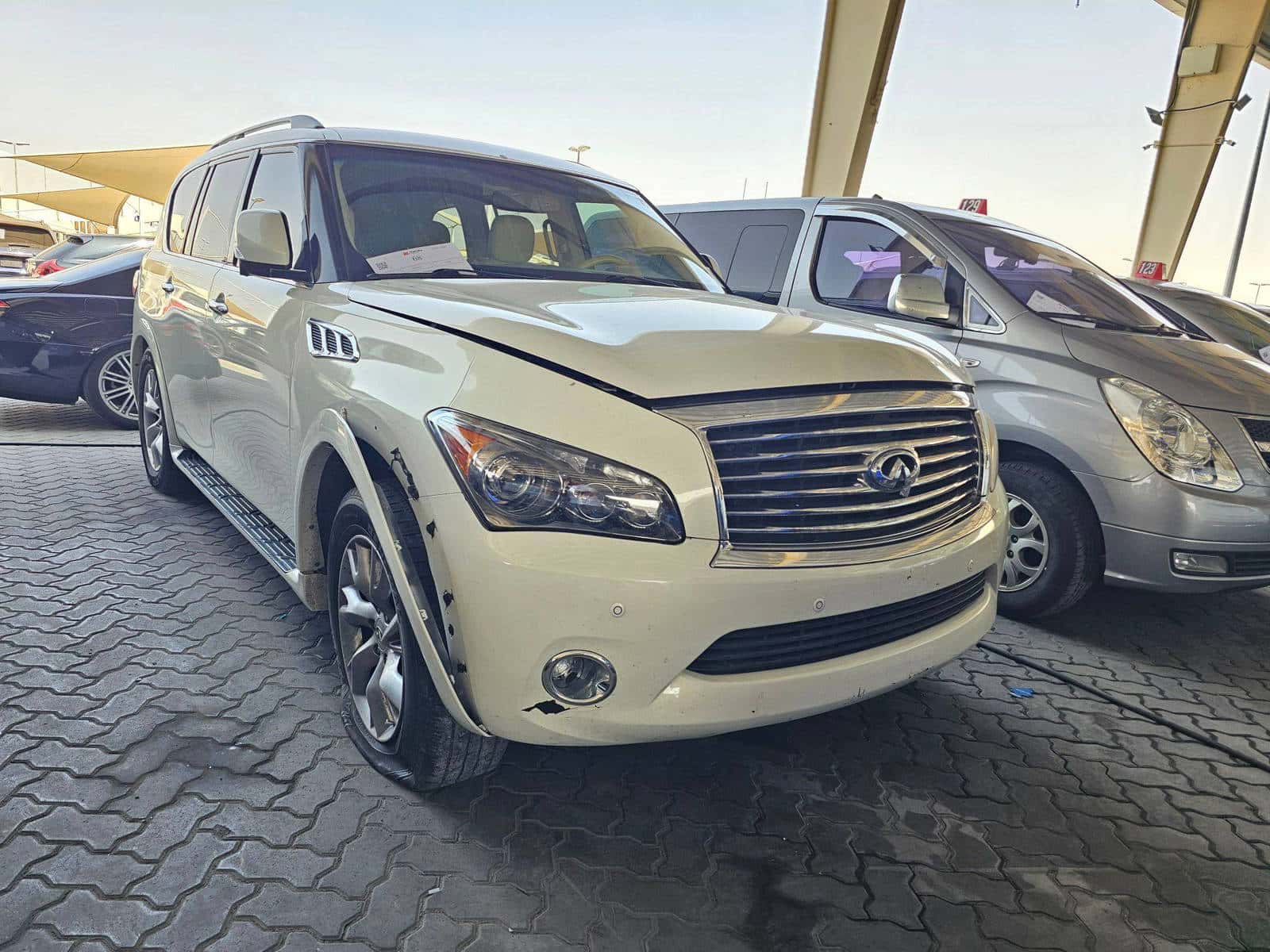 INFINITI QX80 - Exterior