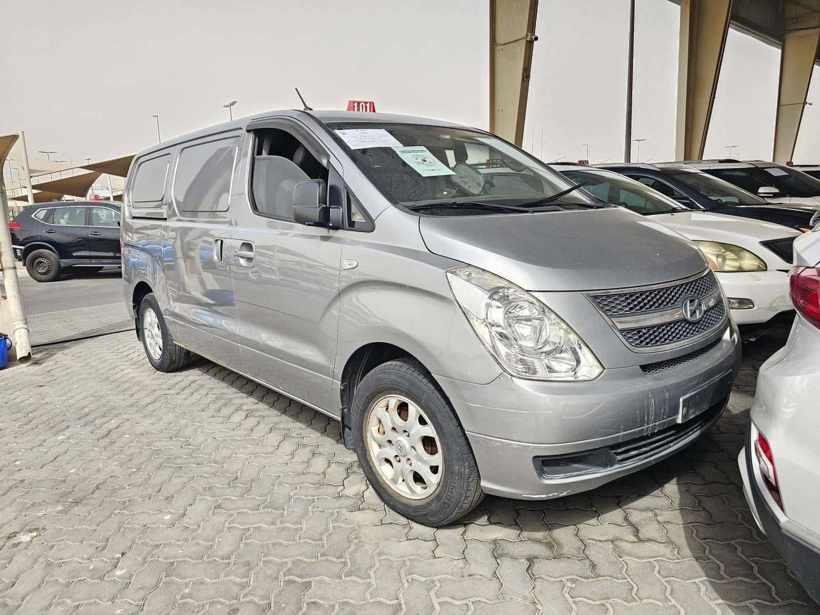 HYUNDAI GRAND STAREX - Exterior