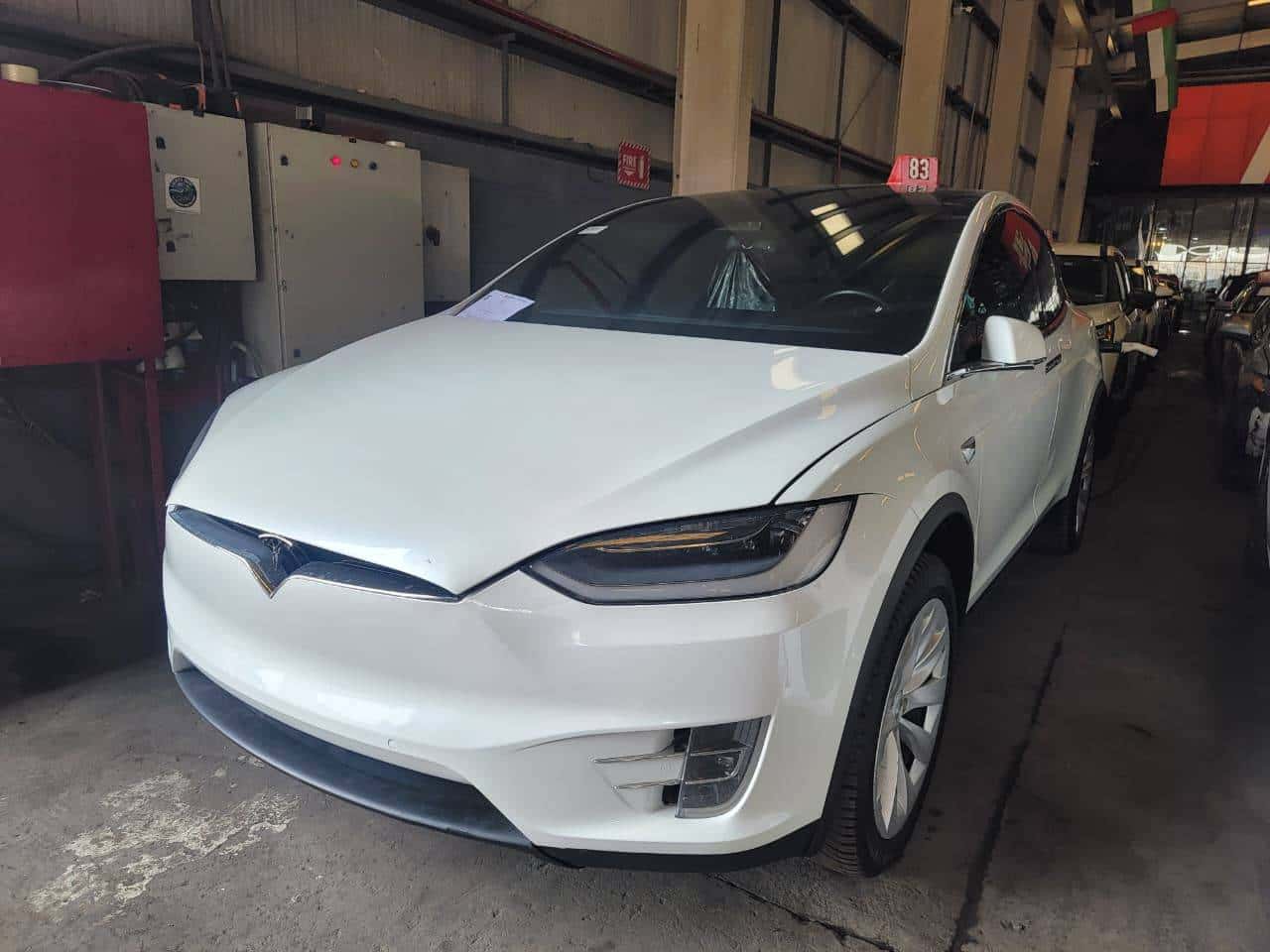 Tesla Model X 2020 thumbnail 3