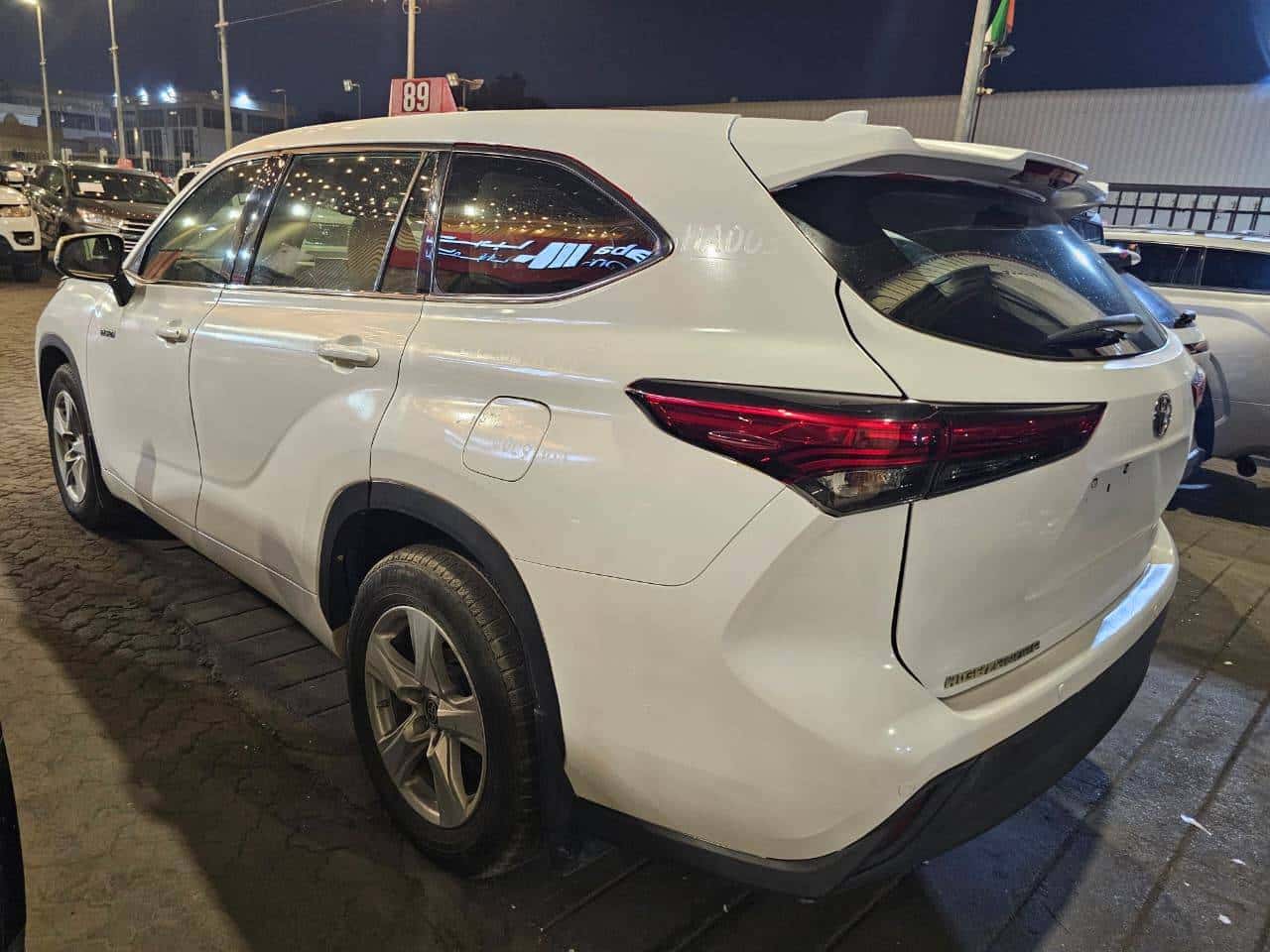 Toyota Highlander 2021 thumbnail 3