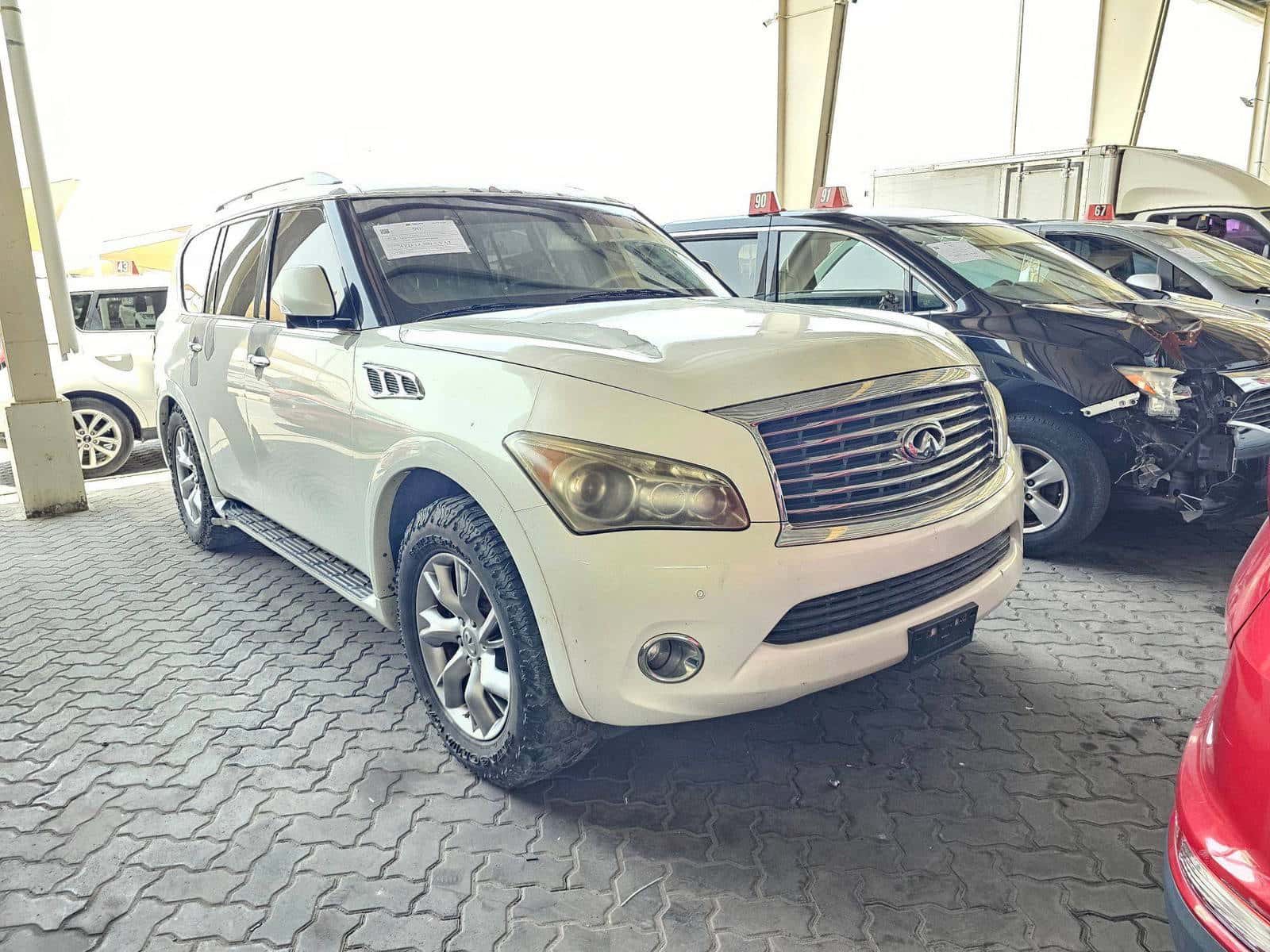 INFINITI QX56 - Exterior