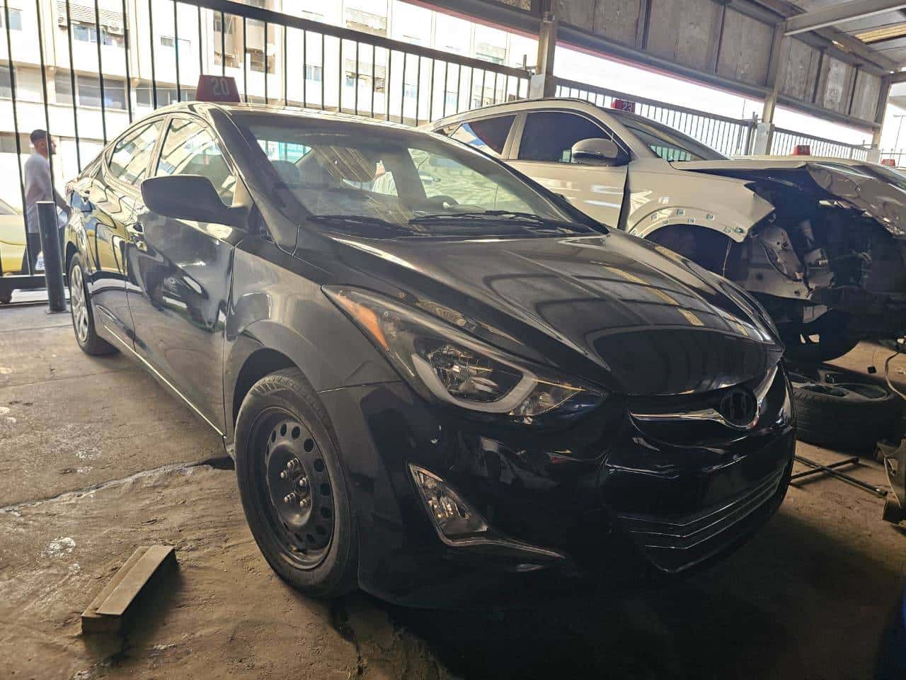Hyundai Elantra 2015 thumbnail 3