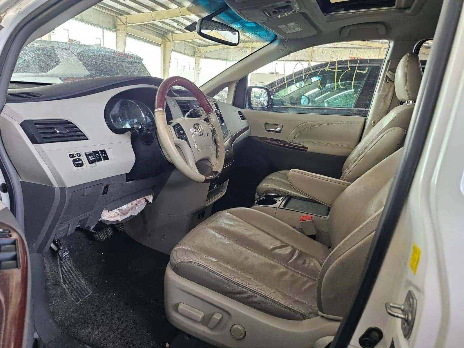 Toyota Sienna 2011 thumbnail 5