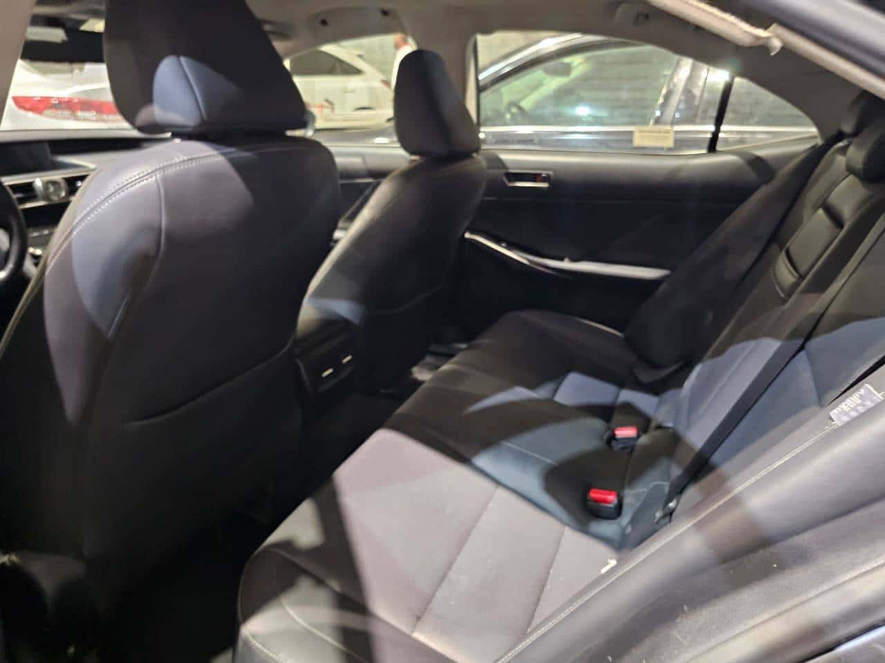 LEXUS IS 300 2018 thumbnail 6