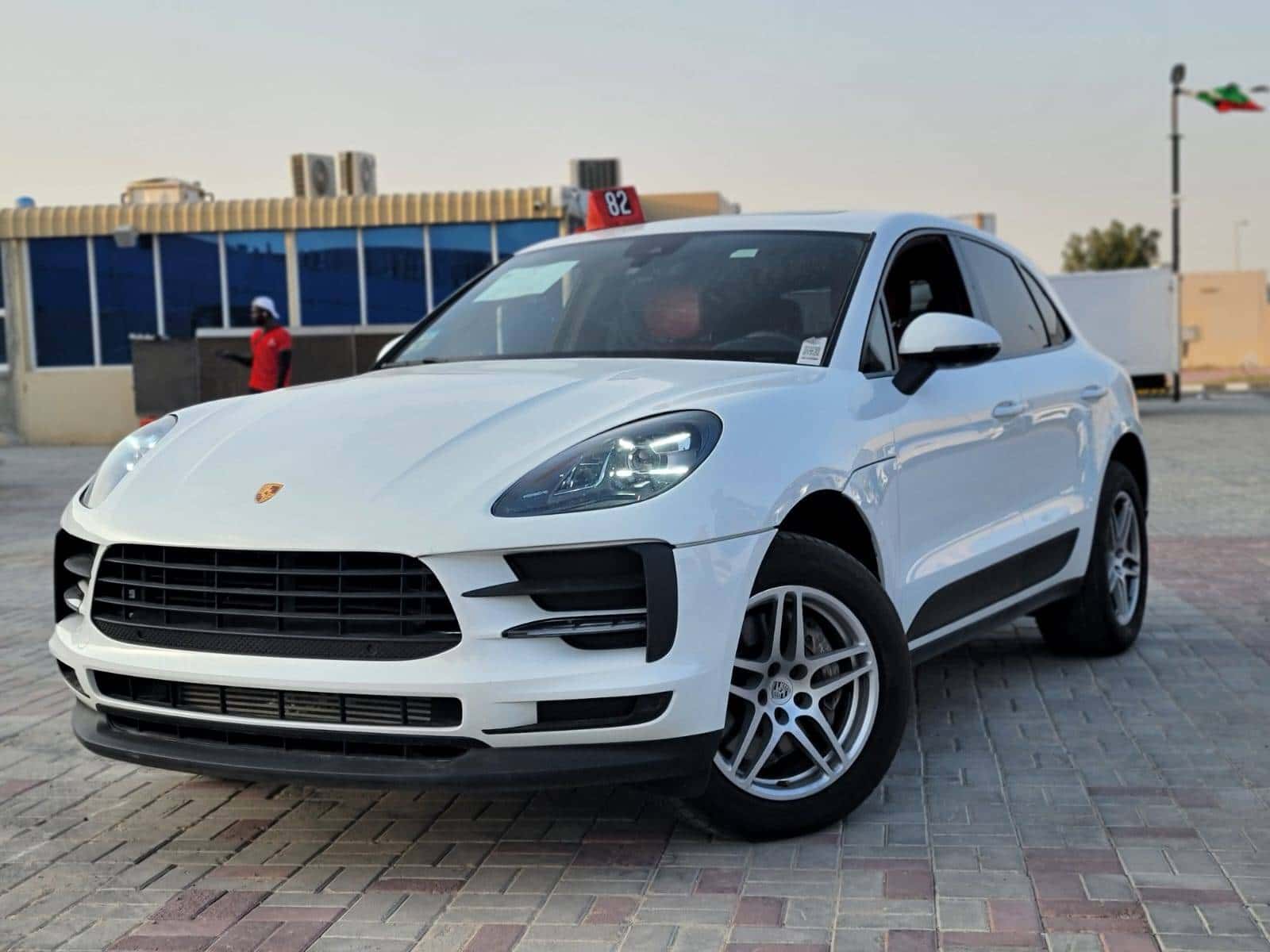 Porsche Macan 2021 thumbnail 2