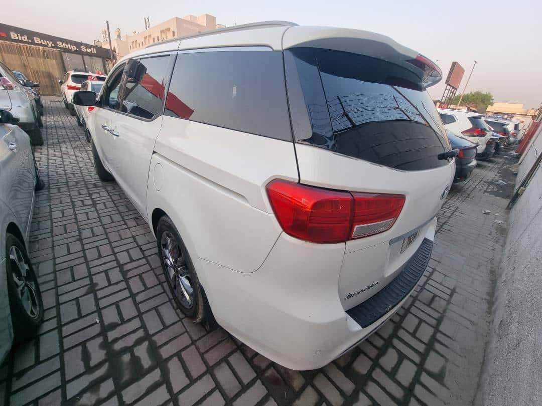 Kia Sedona 2015 thumbnail 4