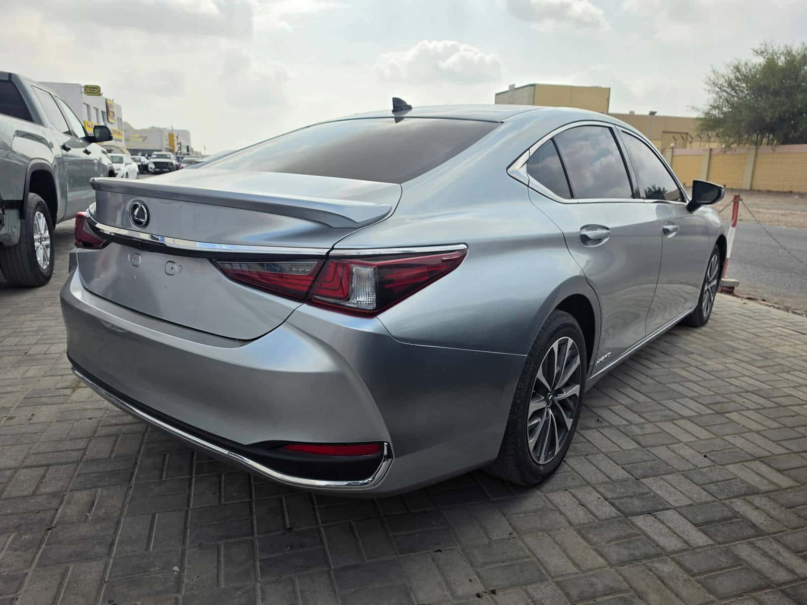 Lexus ES 300H 2022 thumbnail 5