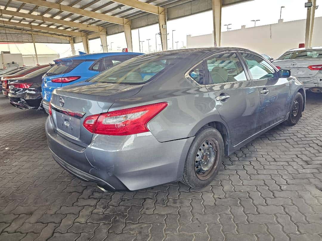 NISSAN ALTIMA - Exterior
