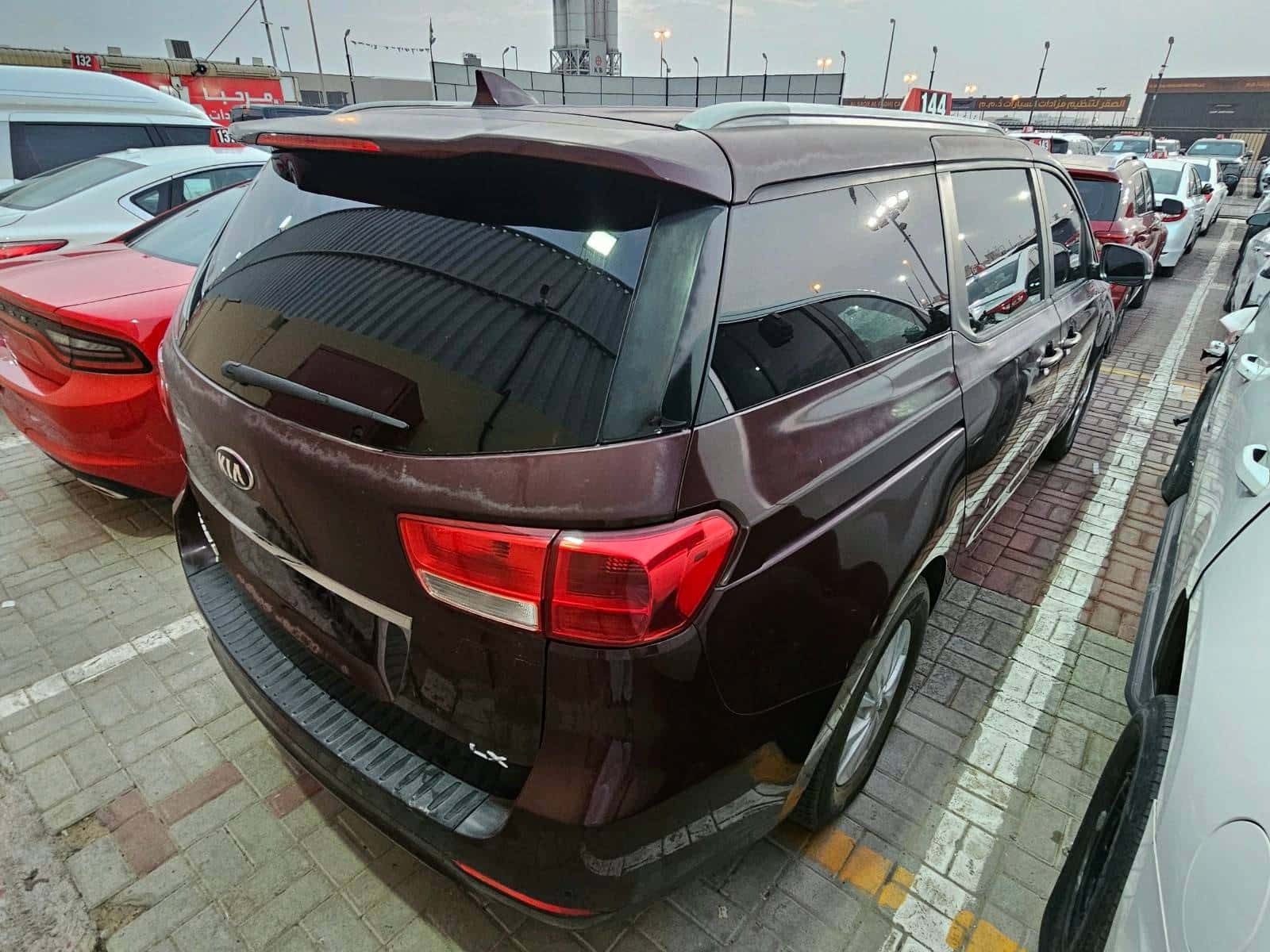 Kia Sedona 2017 thumbnail 4