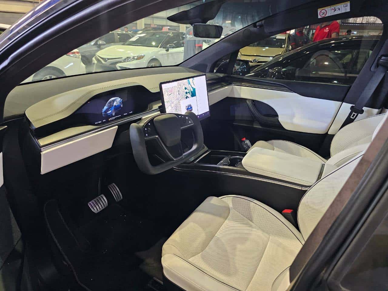 TESLA Model X 2023 thumbnail 7