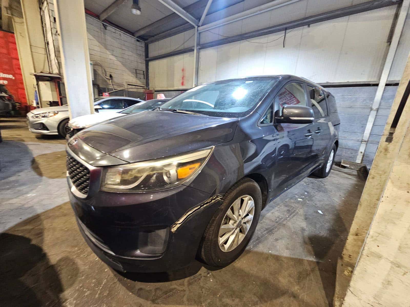KIA SEDONA 2015 thumbnail 3