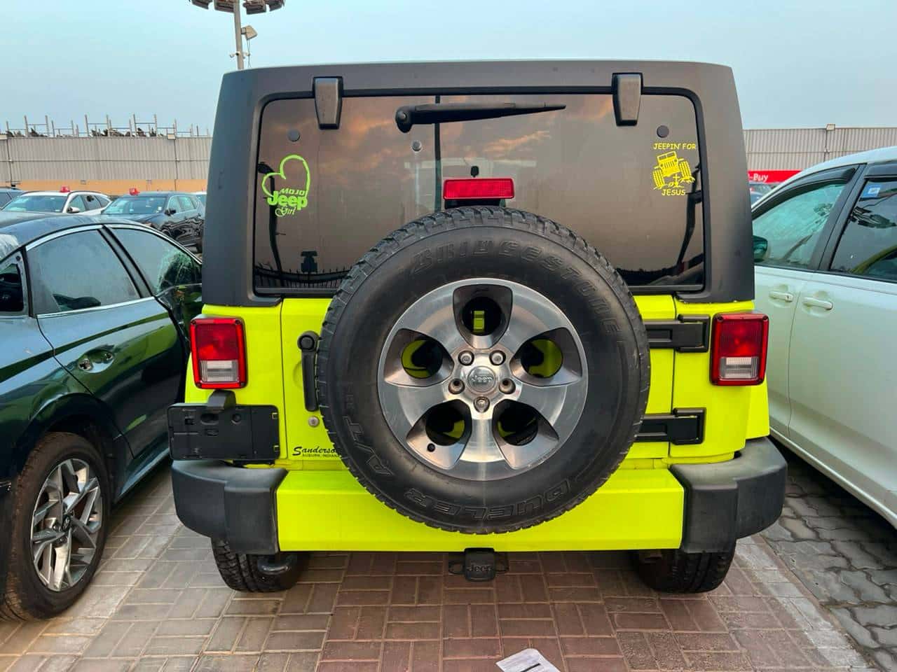 JEEP WRANGLER UNLIMITED SAHARA 2016 thumbnail 3