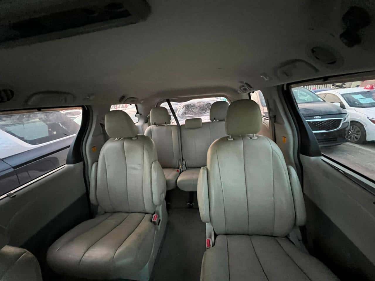 TOYOTA SIENNA 2011 thumbnail 7