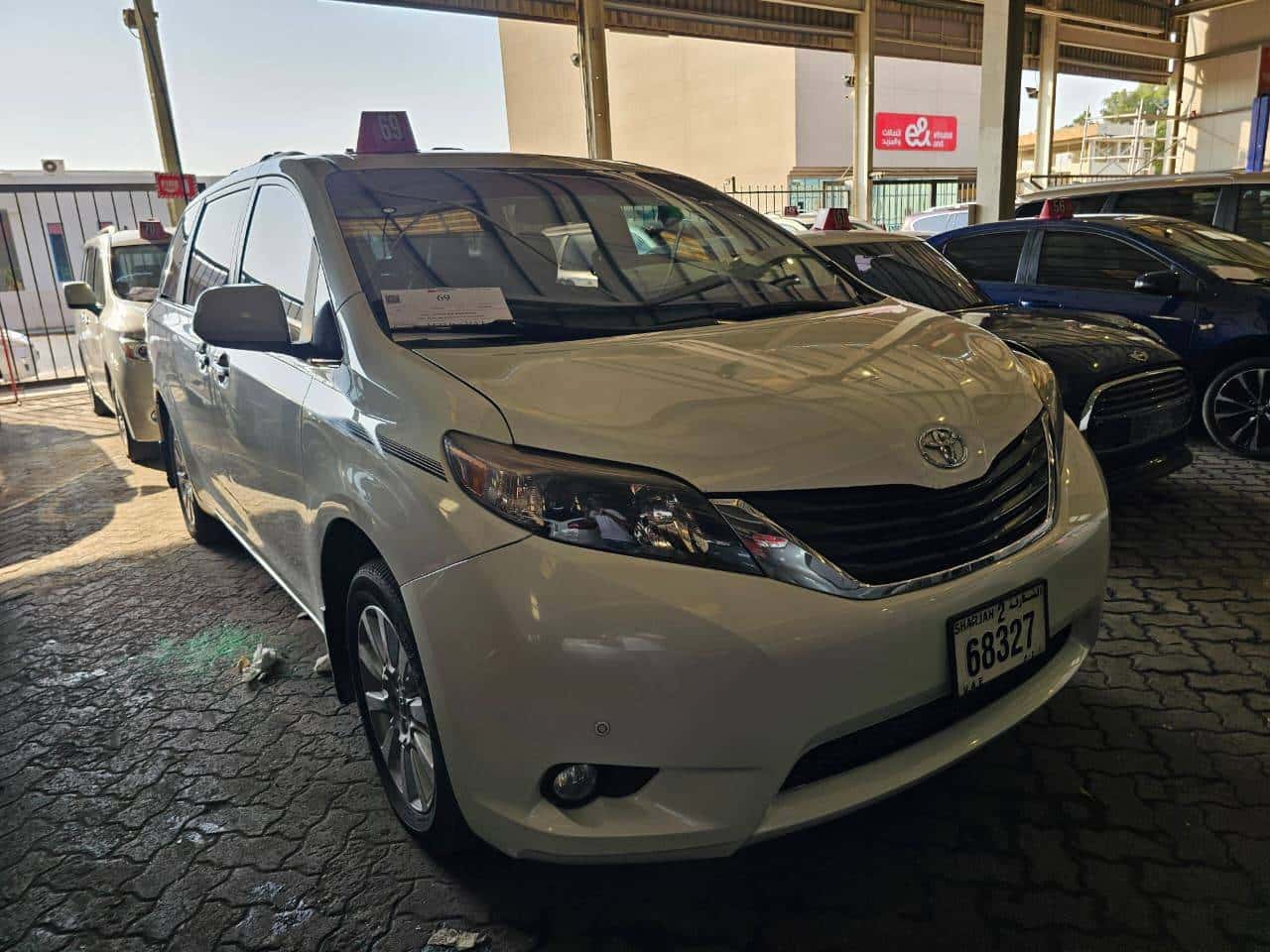 Toyota Sienna 2011 thumbnail 2