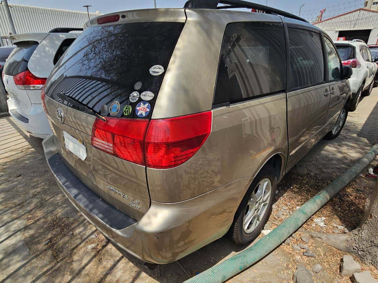 Toyota Sienna 2004 thumbnail 2