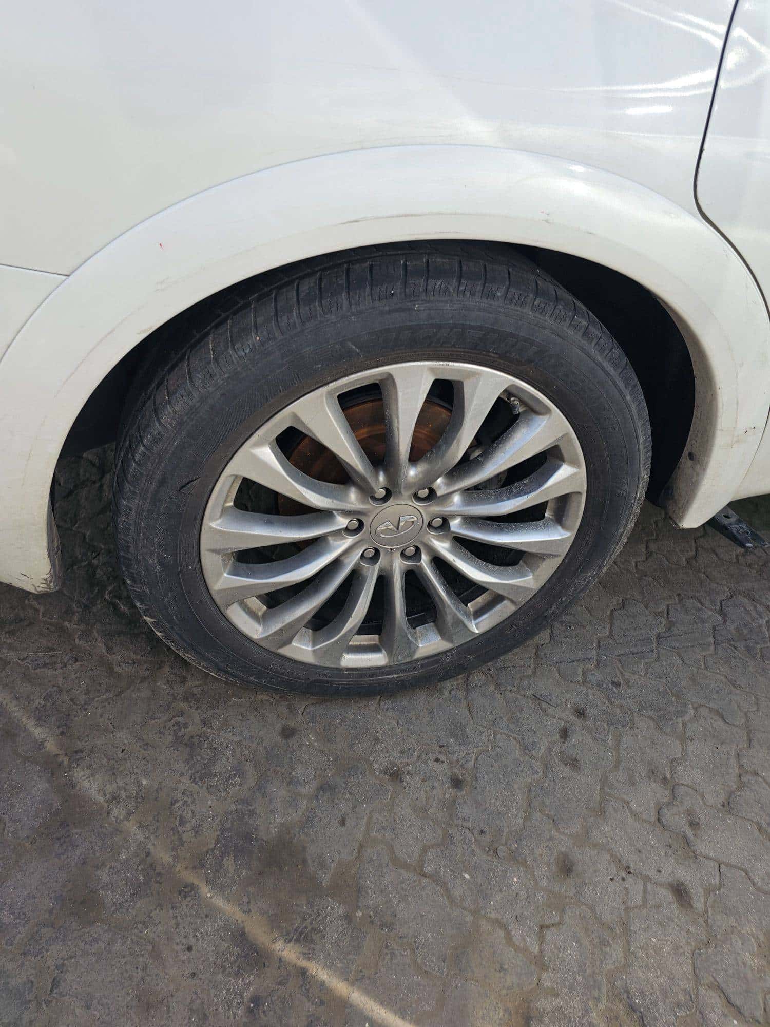 INFINITI QX80 - Exterior